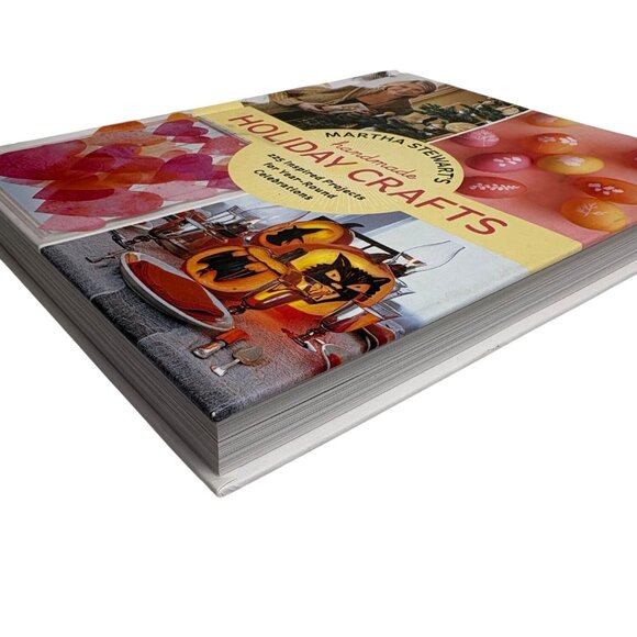 Martha Stewarts Handmade Holiday Crafts Book 225 Projects Year-Round 1st Ed - Picture 3 of 11